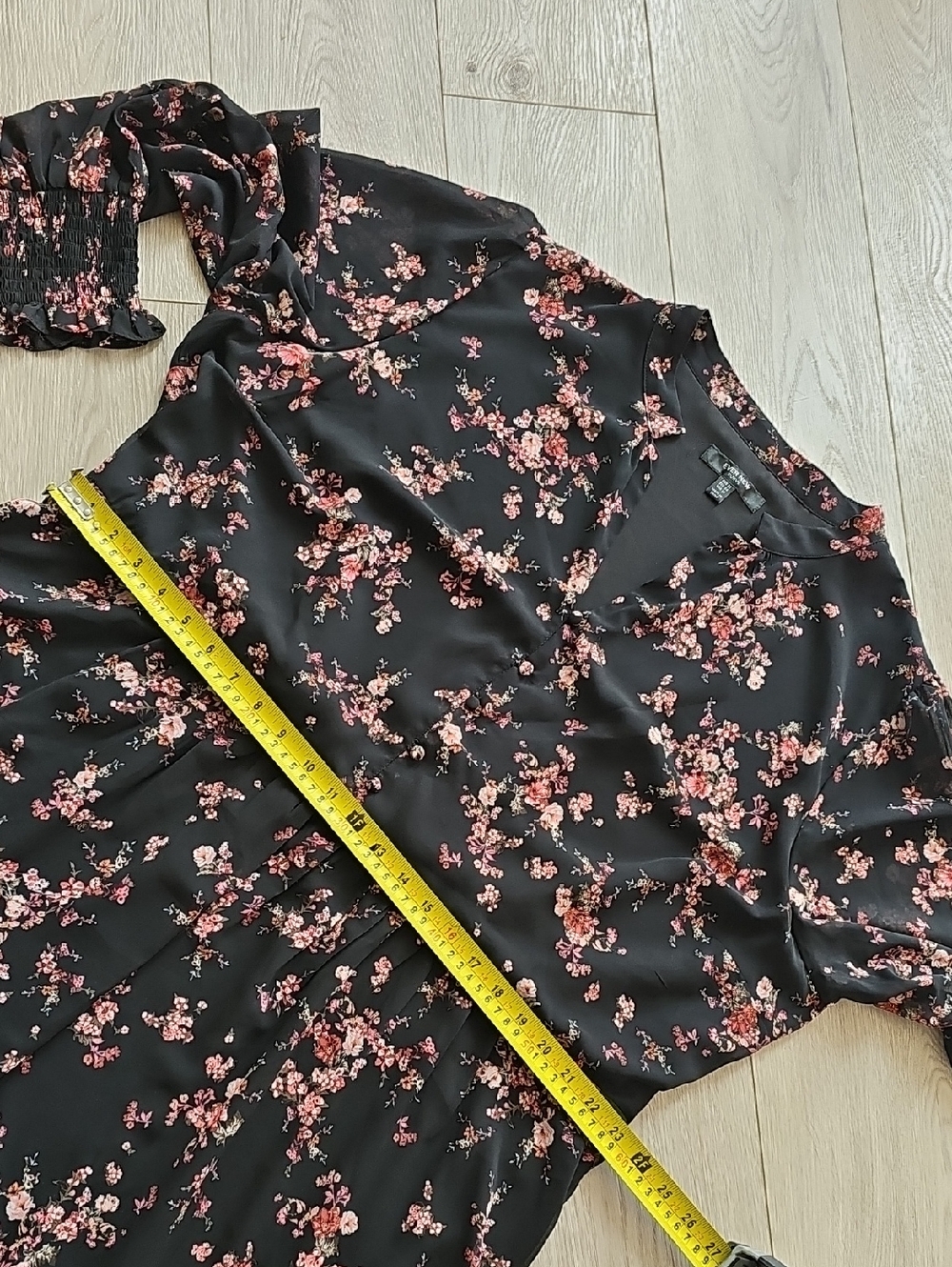 Ever New Curve Sheer Blouson Sleeve Floral V Neck Tiered Midi Dress, size 22 - Picture 13 of 14
